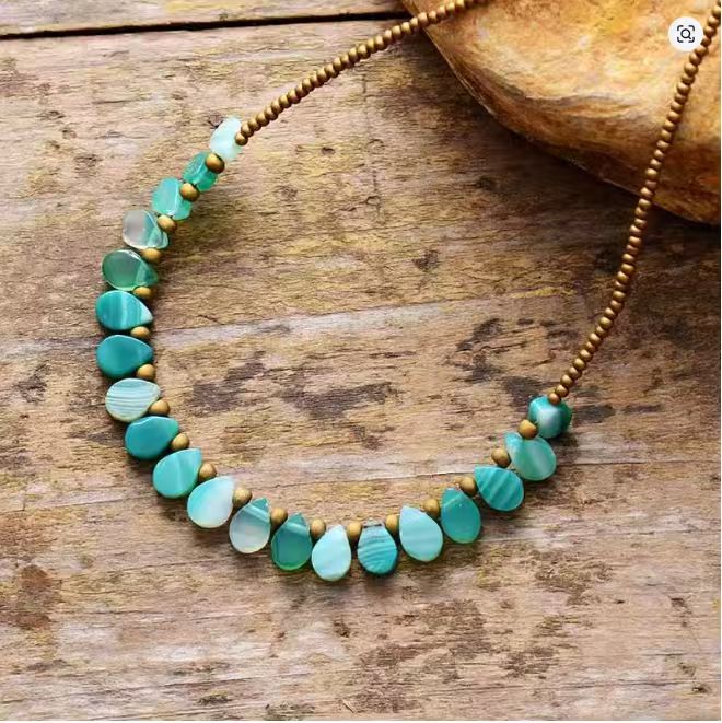 Collier en perles d’Agate et fines perles de rocaille