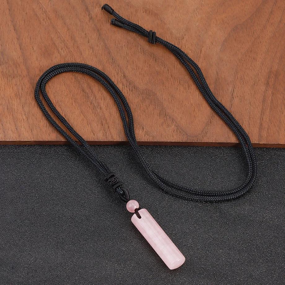 Collier pendentif de forme « tube » en pierre pour homme et femme
