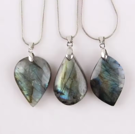 Pendentif de protection en labradorite