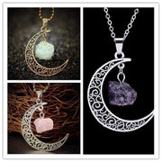 Pendentif demi lune avec pierre brut