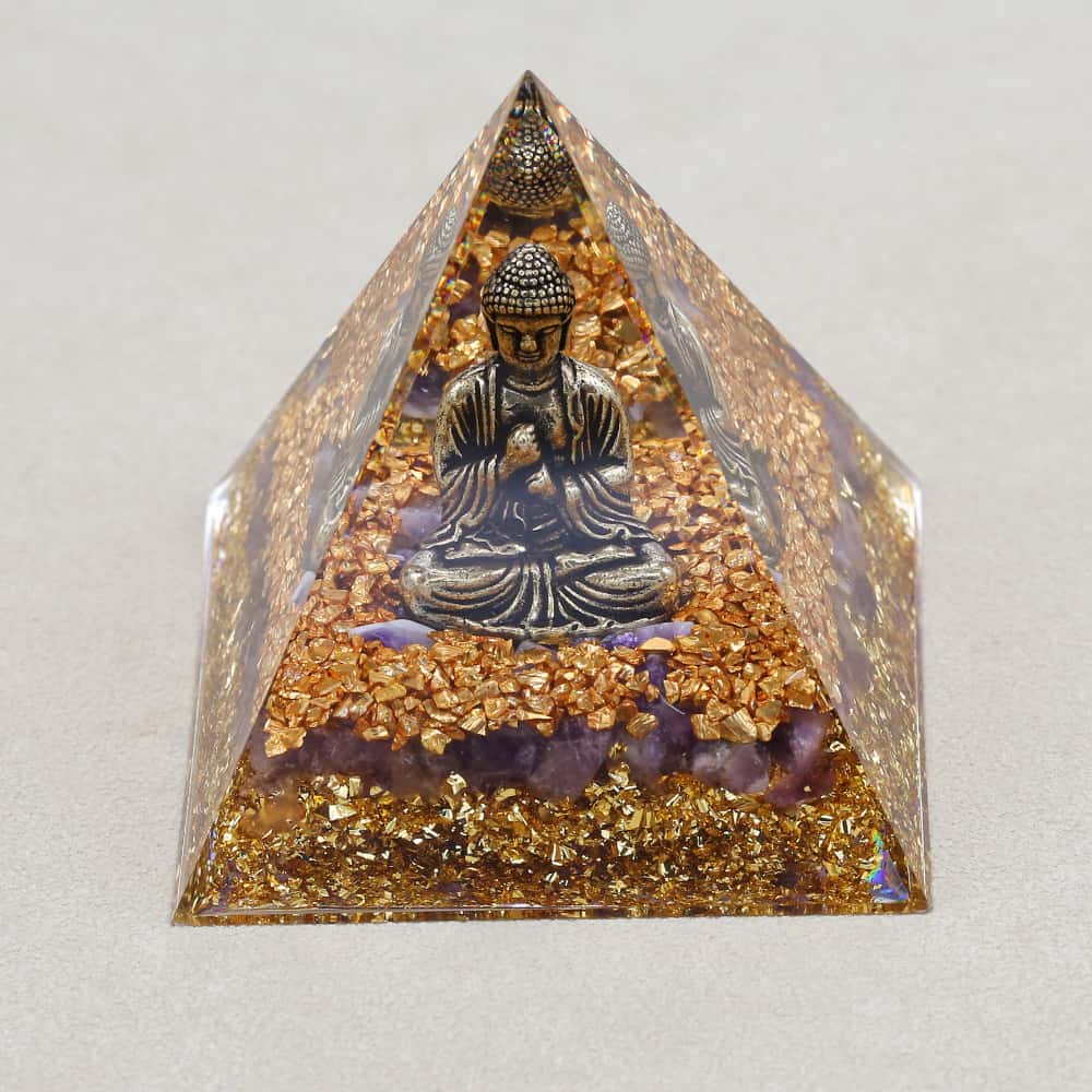 Pyramide Orgonite Bouddha de la Sagesse en Améthyste et Feuille d'or