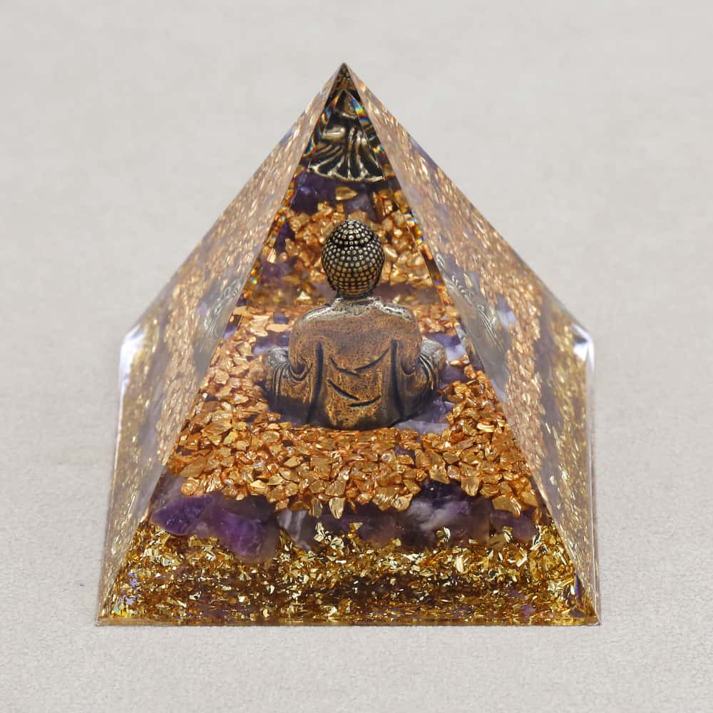 Pyramide Orgonite Bouddha de la Sagesse en Améthyste et Feuille d'or