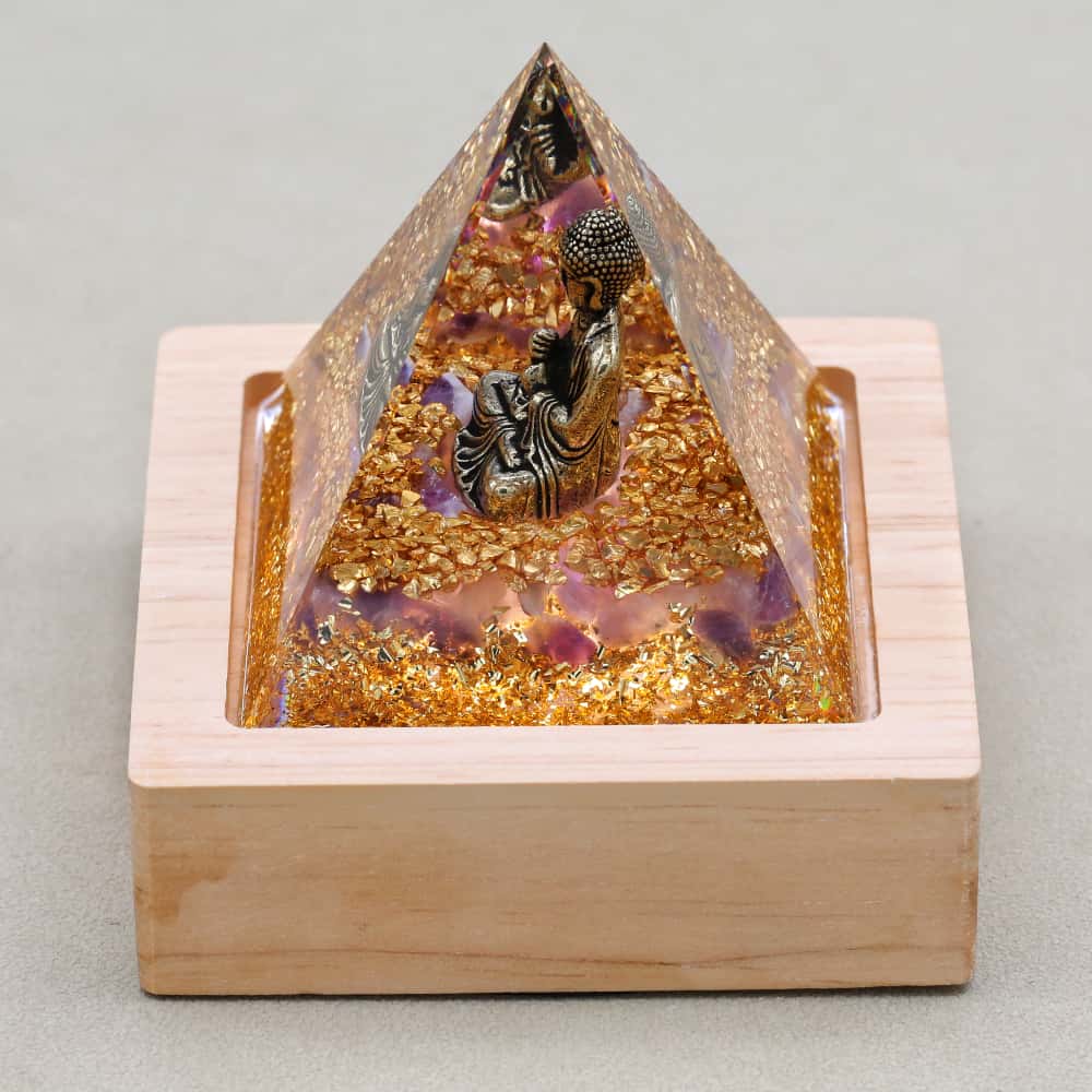 Pyramide Orgonite Bouddha de la Sagesse en Améthyste et Feuille d'or
