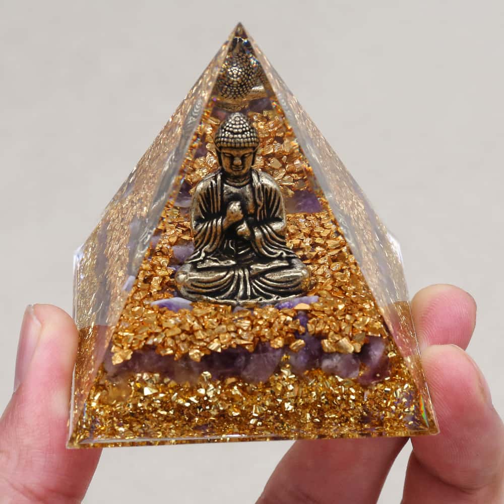 Pyramide Orgonite Bouddha de la Sagesse en Améthyste et Feuille d'or