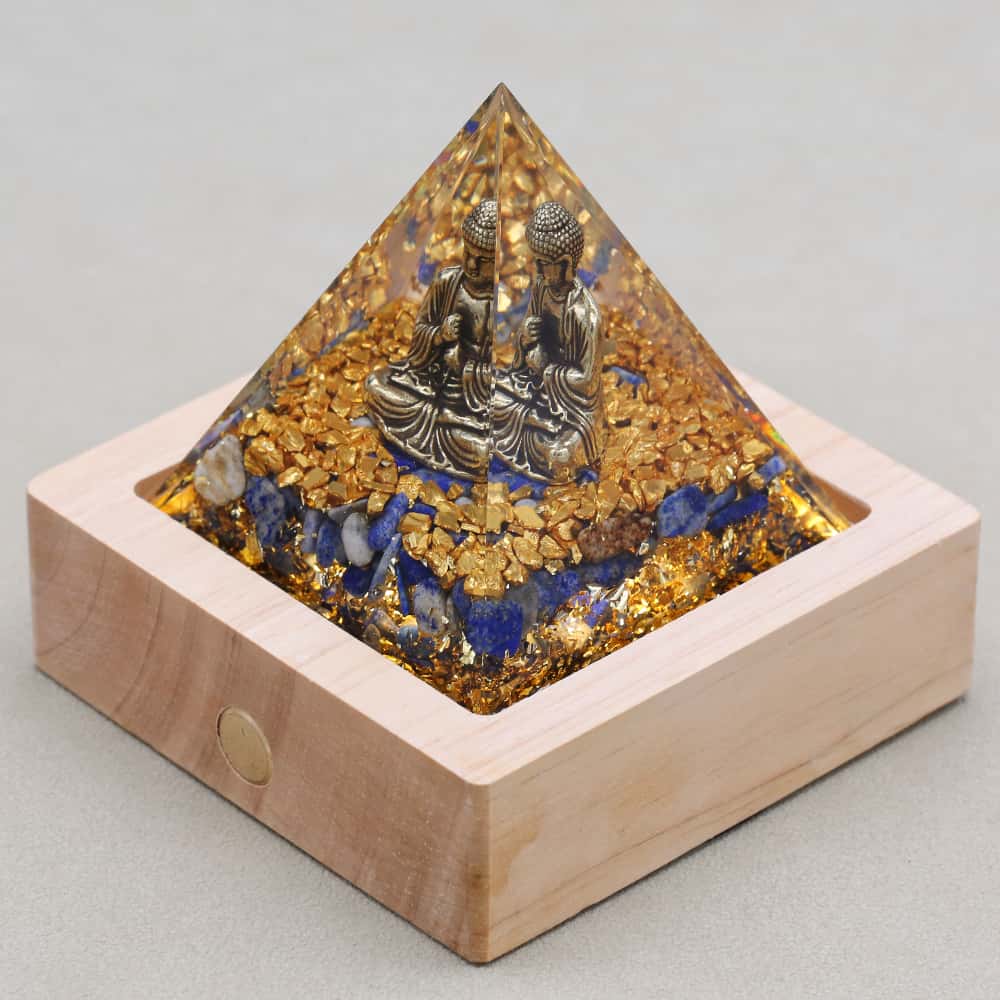 Pyramide Orgonite Bouddha de la Sagesse en Lapis Lazuli et Feuille d'or