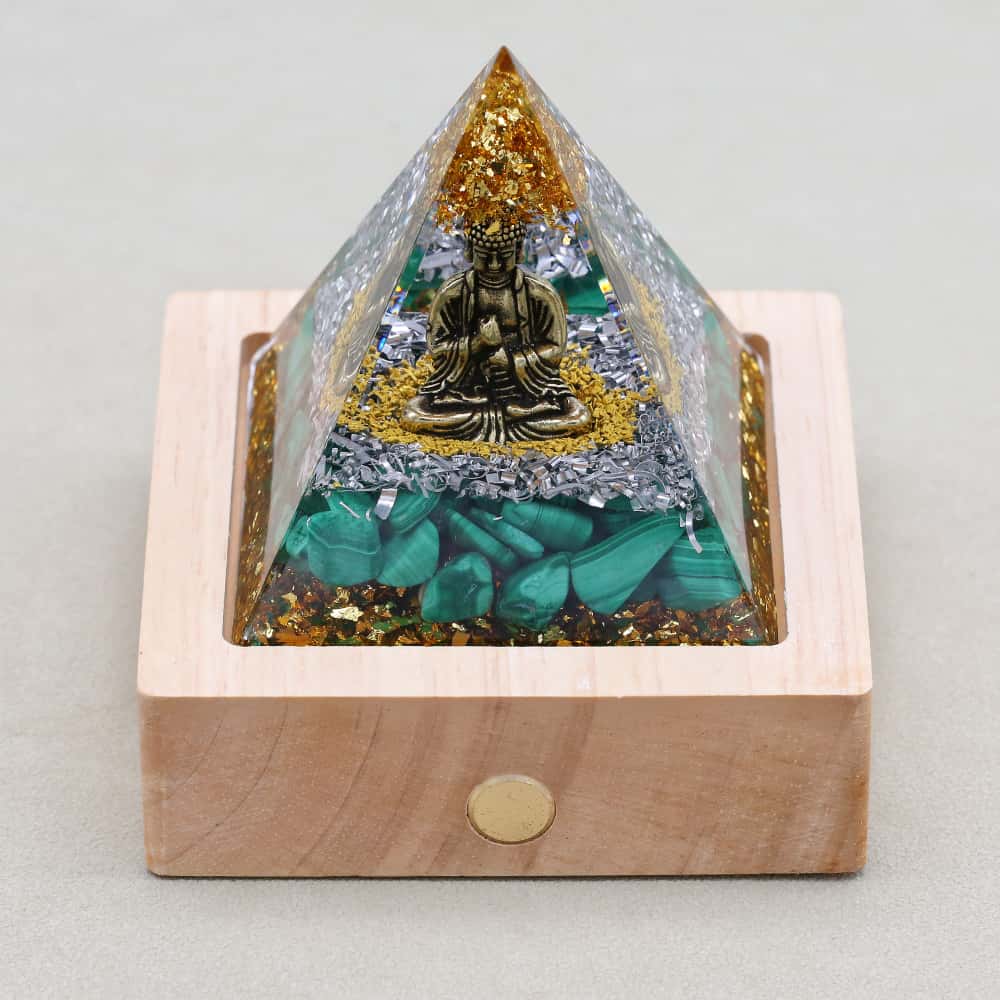 Pyramide Orgonite Bouddha de la Sagesse en Malachite et Feuille d'or