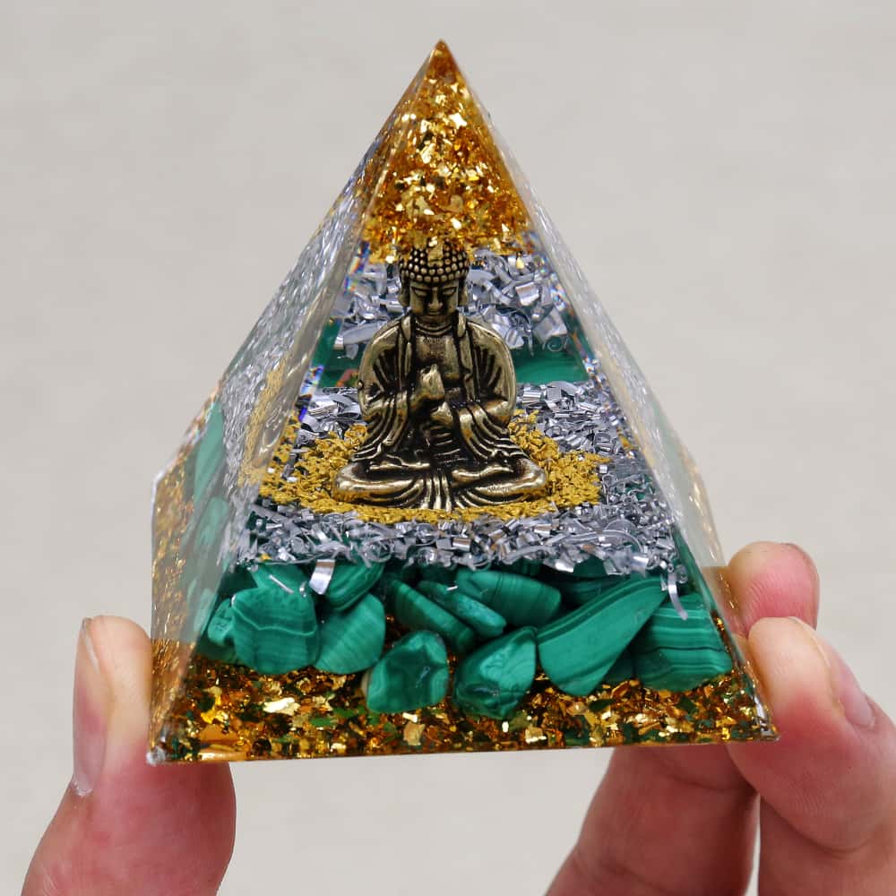 Pyramide Orgonite Bouddha de la Sagesse en Malachite et Feuille d'or