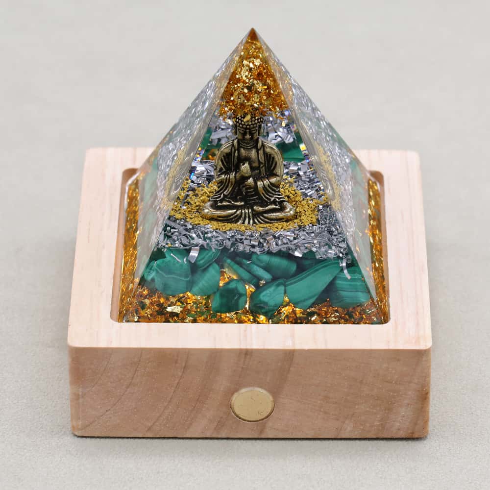 Pyramide Orgonite Bouddha de la Sagesse en Malachite et Feuille d'or