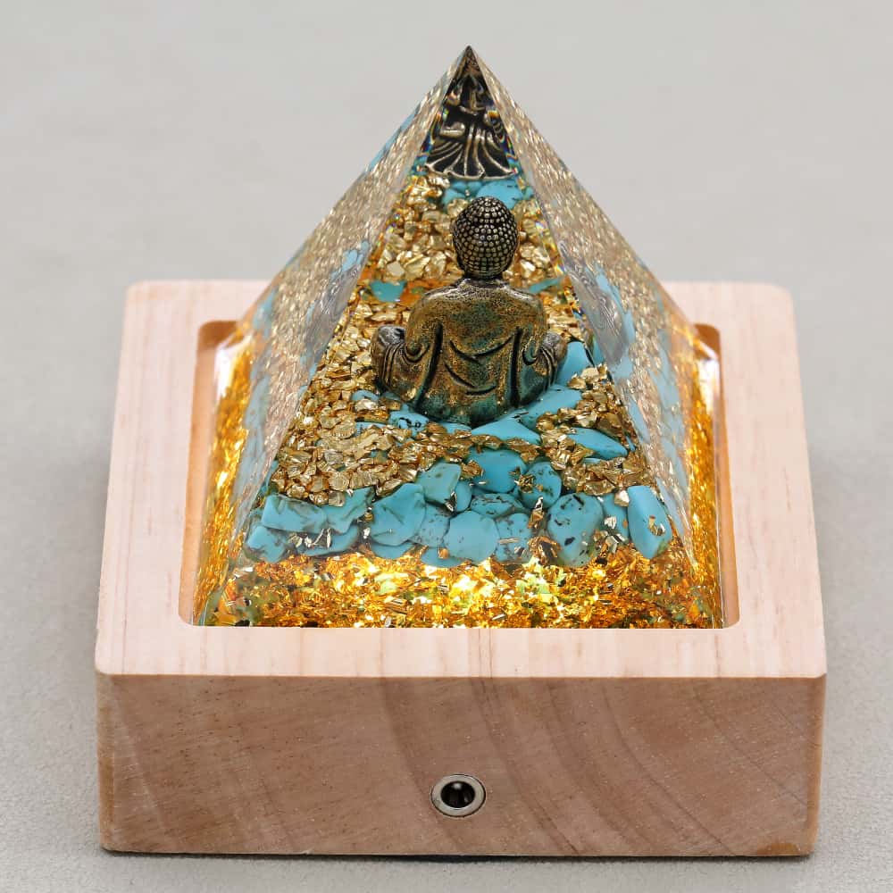 Pyramide Orgonite Bouddha de la Sagesse en Turquoise et Feuille d'or