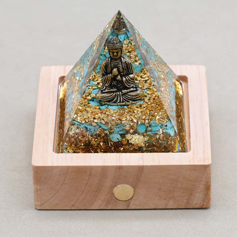 Pyramide Orgonite Bouddha de la Sagesse en Turquoise et Feuille d'or