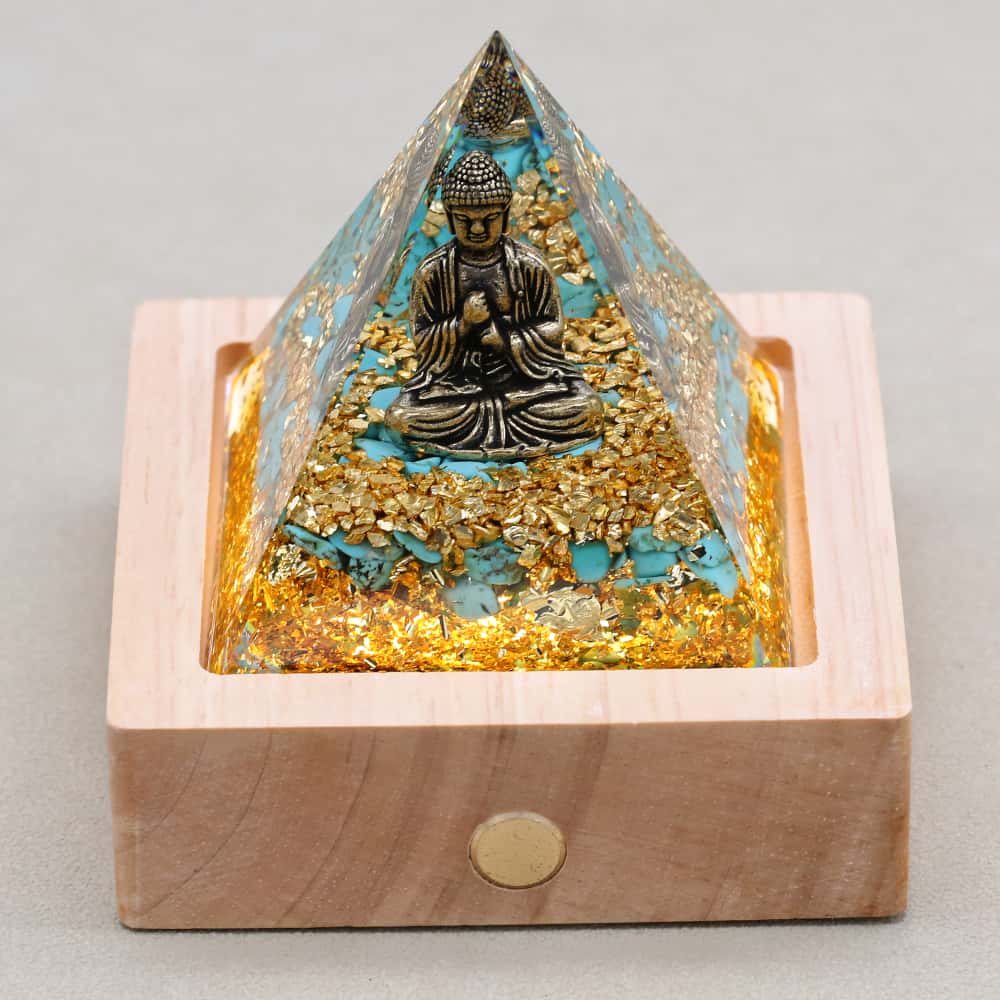 Pyramide Orgonite Bouddha de la Sagesse en Turquoise et Feuille d'or