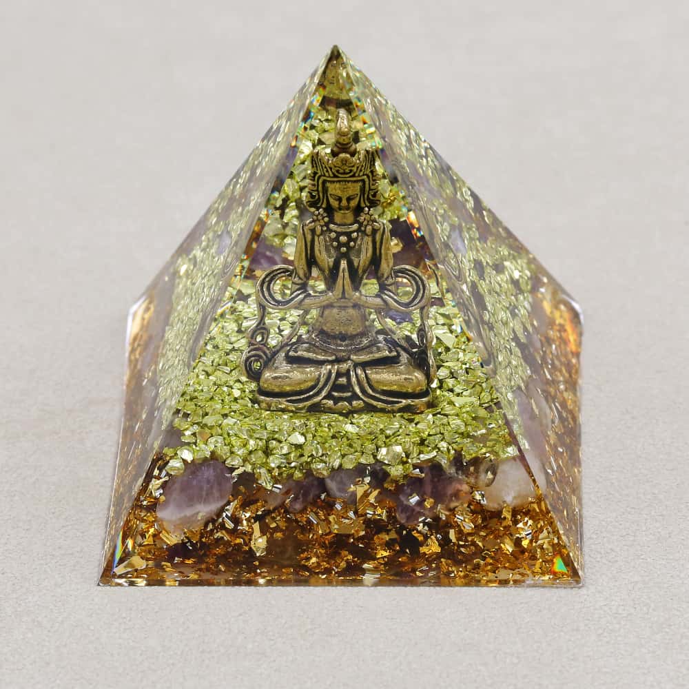 Pyramide Orgonite Bouddha en Améthyste, Péridot et Feuille d'or