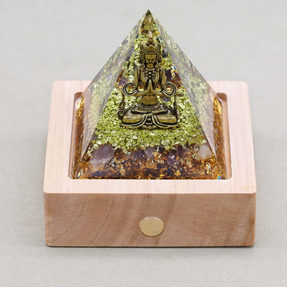 Pyramide Orgonite Bouddha en Améthyste, Péridot et Feuille d'or
