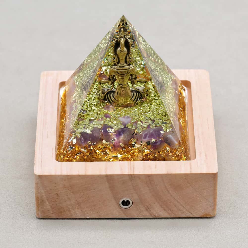Pyramide Orgonite Bouddha en Améthyste, Péridot et Feuille d'or