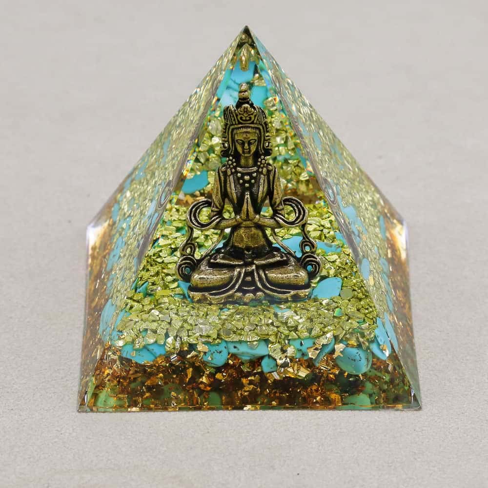 Pyramide Orgonite Bouddha en Turquoise, Péridot et Feuille d'or