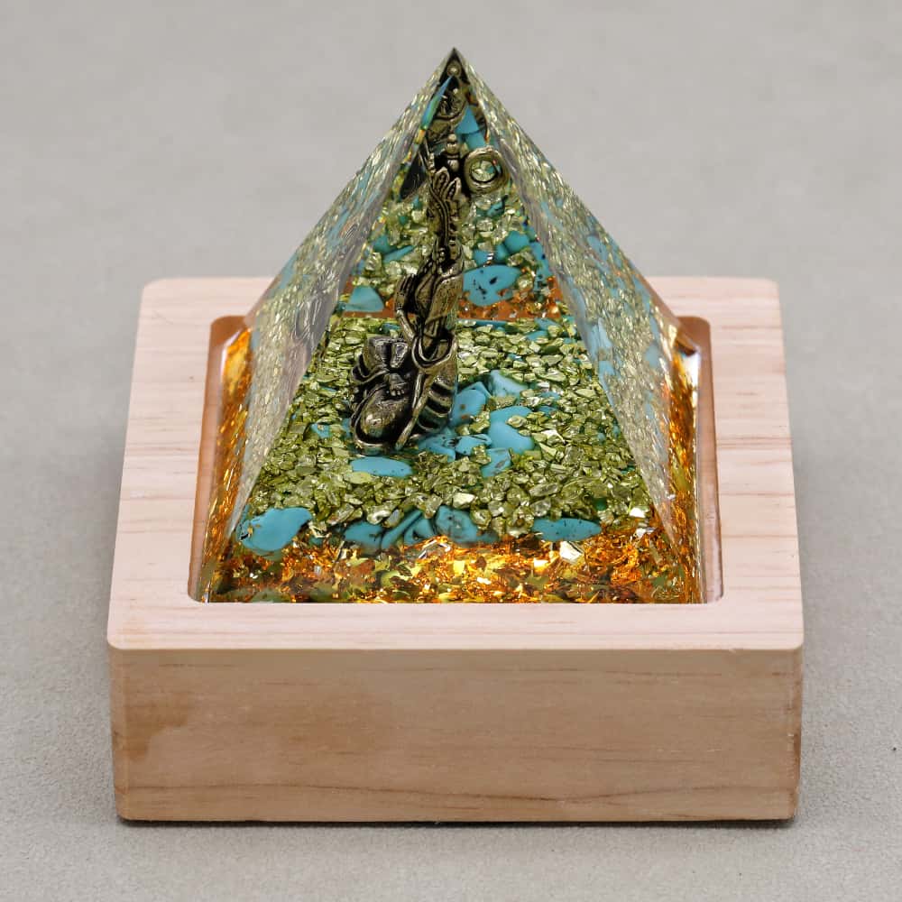 Pyramide Orgonite Bouddha en Turquoise, Péridot et Feuille d'or