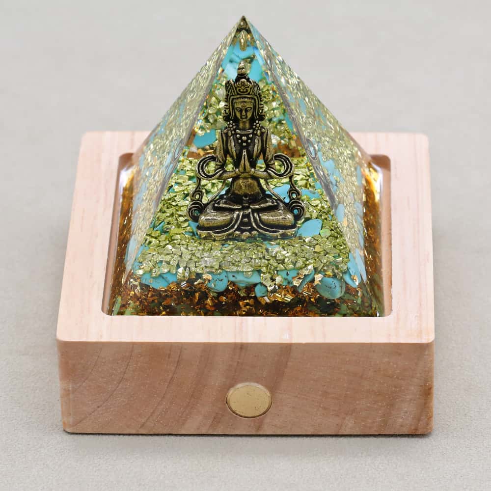 Pyramide Orgonite Bouddha en Turquoise, Péridot et Feuille d'or