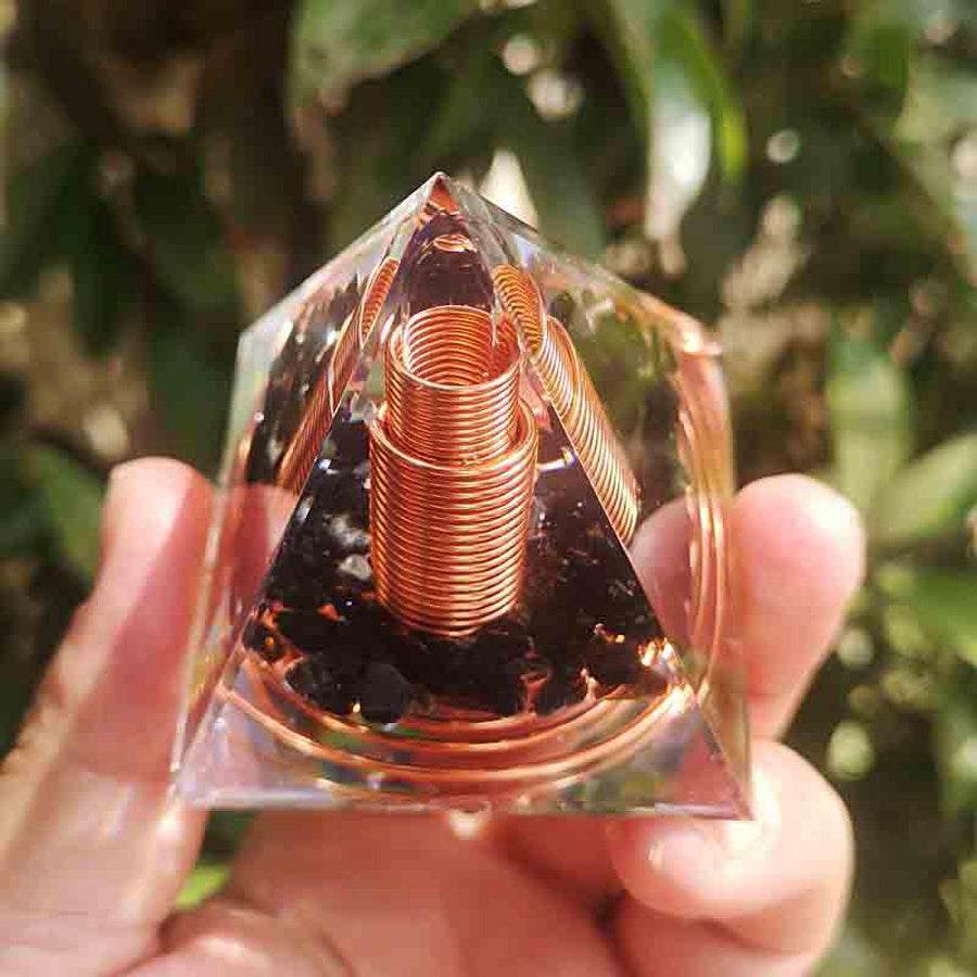 Pyramide Orgonite Obsidienne Noire : Amplification Énergétique