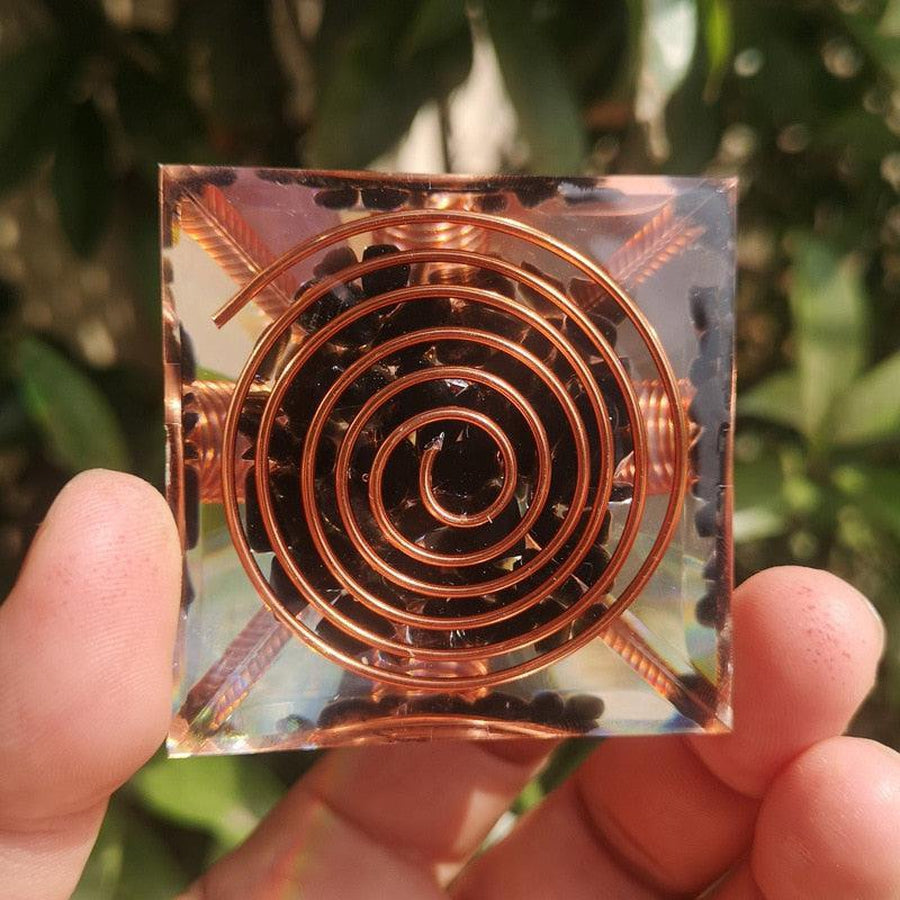 Pyramide Orgonite Obsidienne Noire : Amplification Énergétique