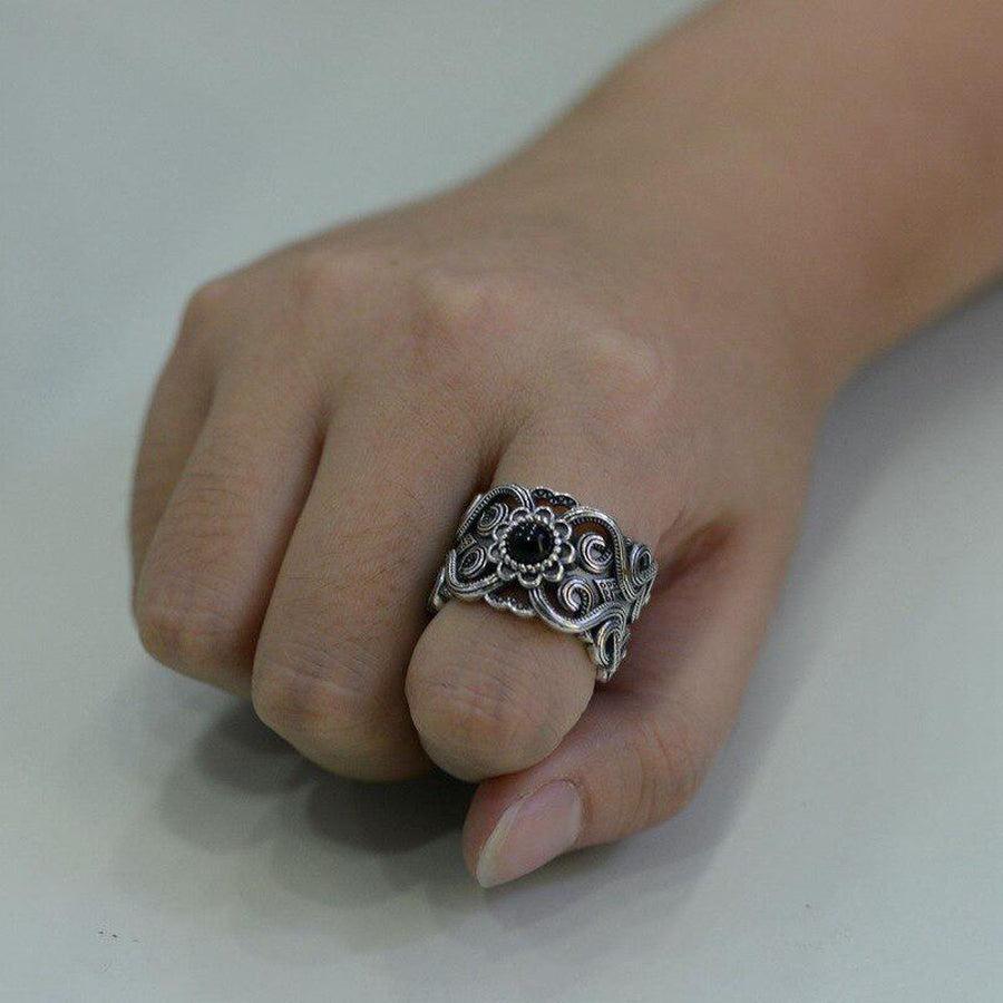 Bague rétro en argent thaïlandais avec une agate noire incrustée