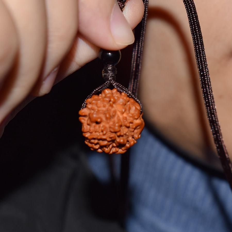 Collier pendentif bouddhiste perle de Rudraksha naturelle