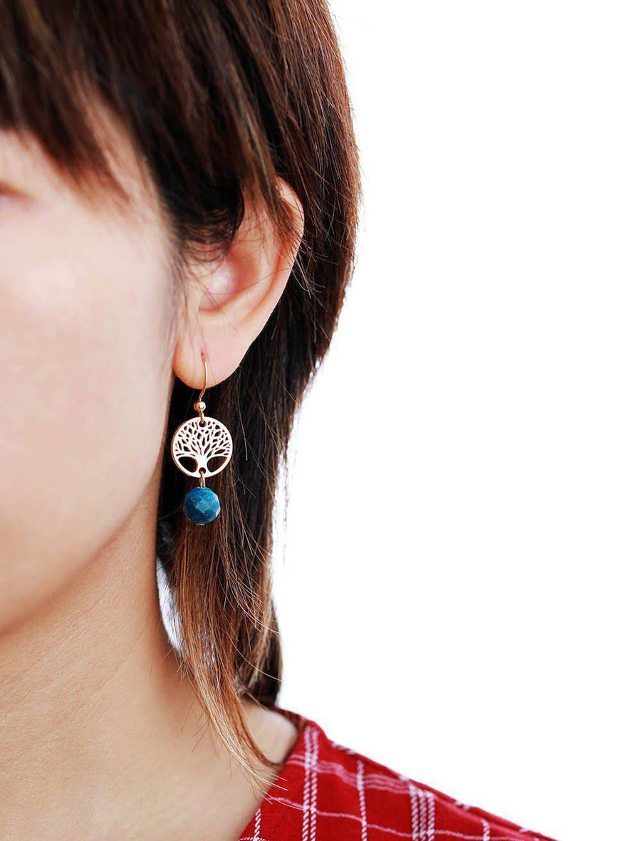 Boucles d’oreilles Arbre de vie et pierres d’Apatite bleues facettées