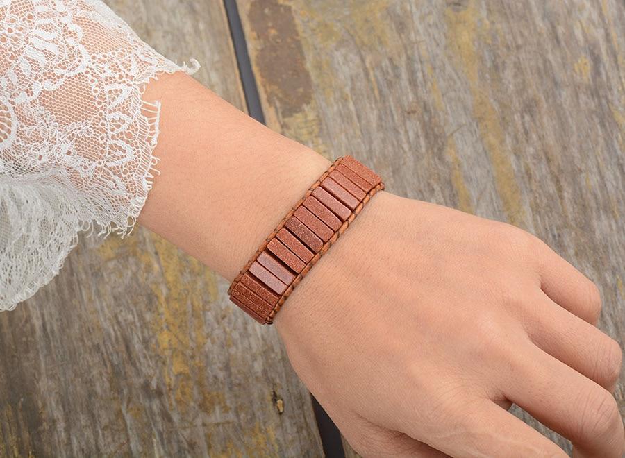 Bracelet en Pierres de sable sur support en cuir coordonné