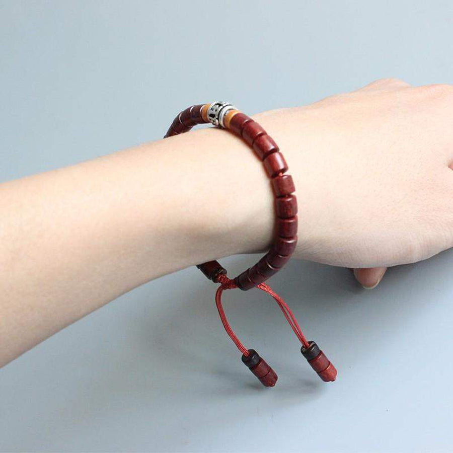 Bracelet Mantra en bois d'Olivier teinté rouge