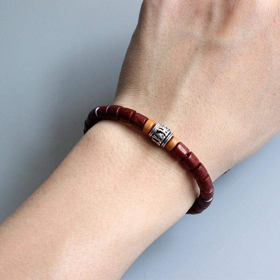 Bracelet Mantra en bois d'Olivier teinté rouge