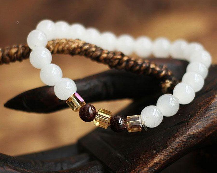 Bracelet «Vitalité et Confiance» en Calcédoine blanche et Grenat naturel
