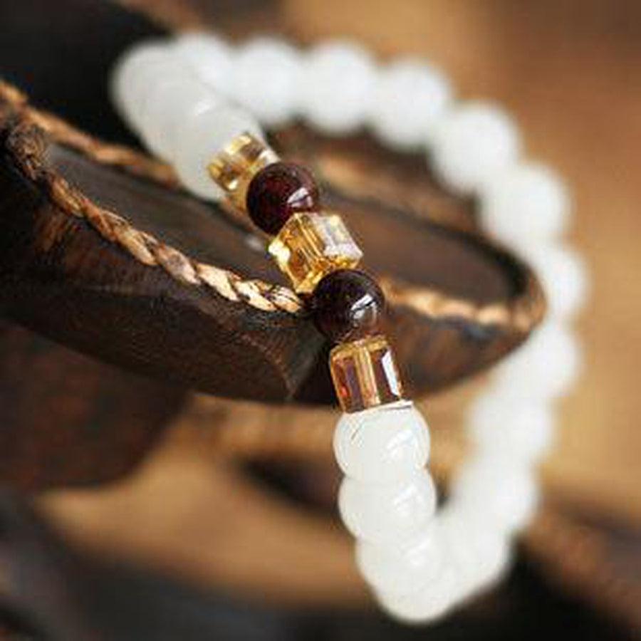 Bracelet «Vitalité et Confiance» en Calcédoine blanche et Grenat naturel