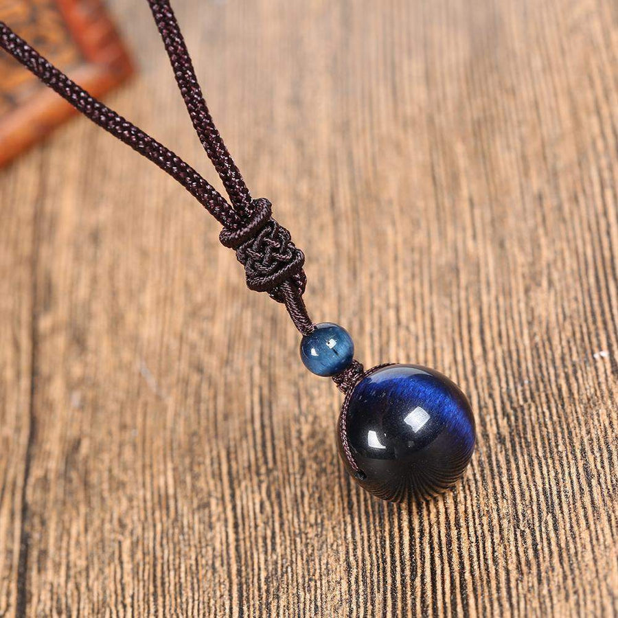 Collier avec pendentif en Oeil de Faucon (Oeil de Tigre bleu)