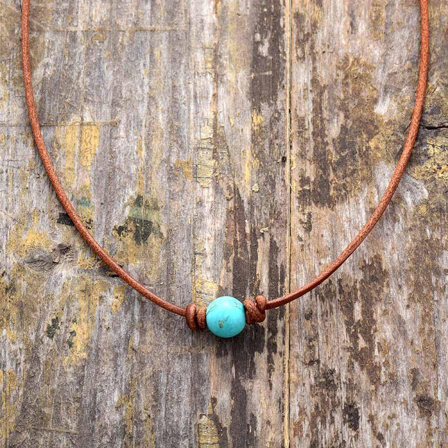 Collier «Spiritualité» perle de Turquoise sur cordon en cuir ciré