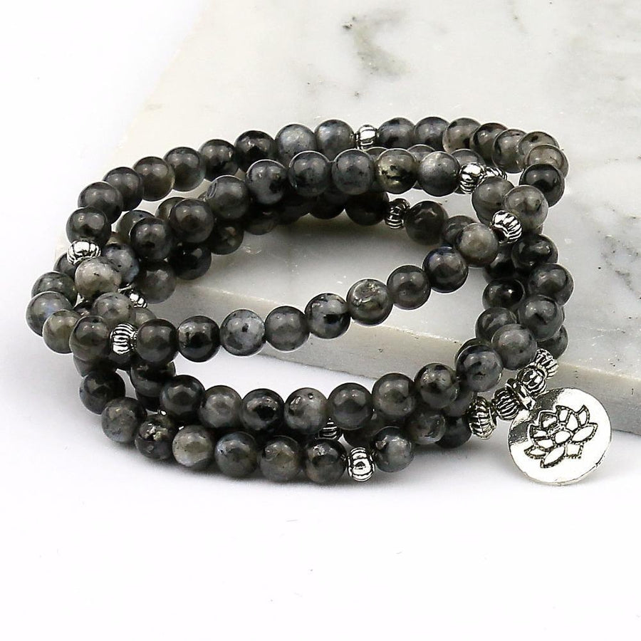 Mala de méditation en perles d'agate noire et charme « Fleur de Lotus »