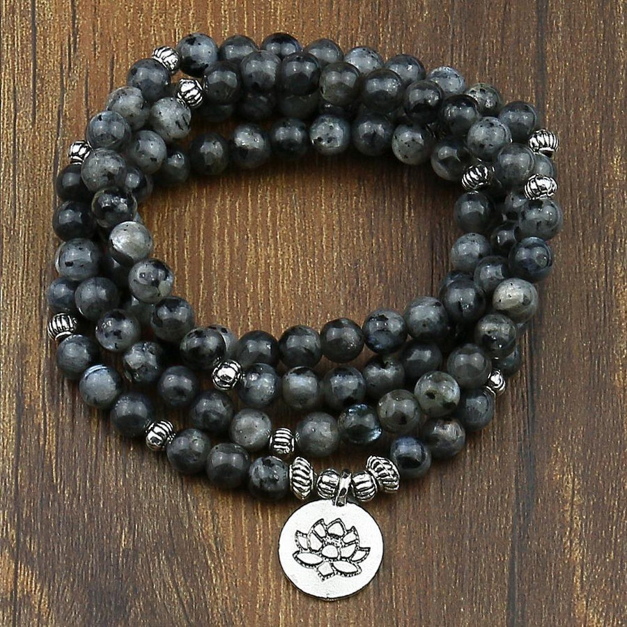 Mala de méditation en perles d'agate noire et charme « Fleur de Lotus »
