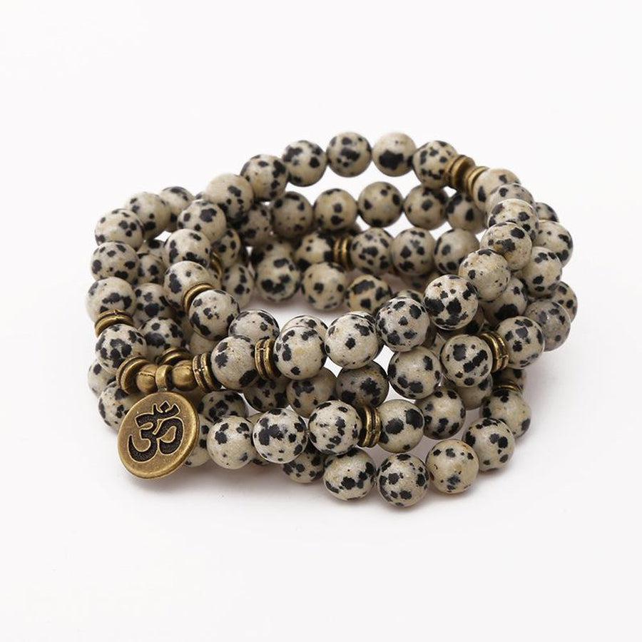 Mala en perles mouchetées et son charme