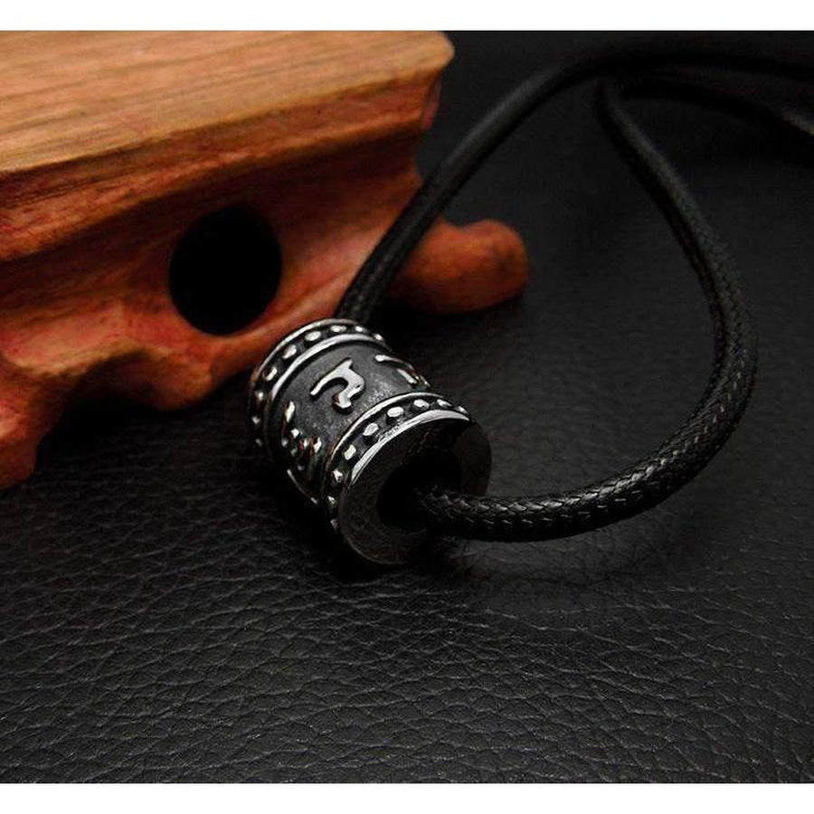 Pendentif om mani padme hum en métal précieux : titane