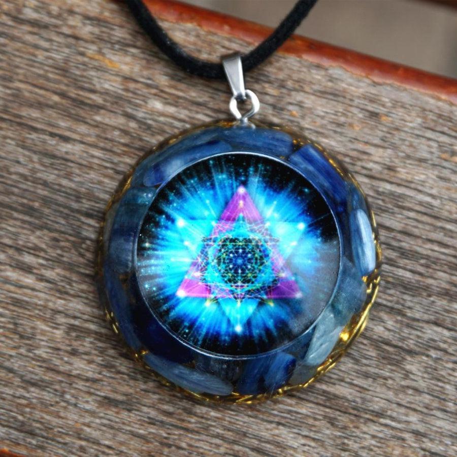 Pendentif Orgonite en cristal, Kyanite et feuilles d'or