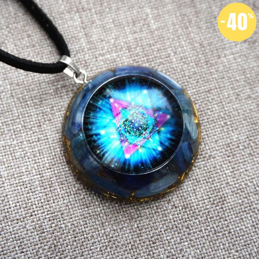 Pendentif Orgonite en cristal, Kyanite et feuilles d'or