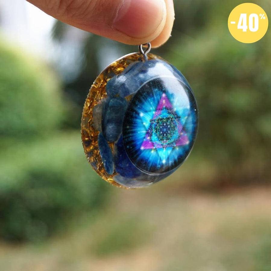 Pendentif Orgonite en cristal, Kyanite et feuilles d'or