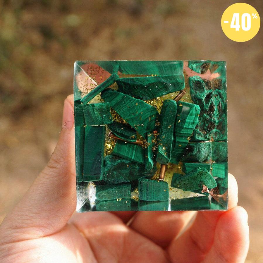 Pyramide Orgonite «Arbre de Vie» Malachite, Péridot et feuilles d’or