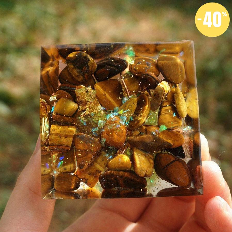 Pyramide Orgonite «Arbre de Vie» Œil de tigre, Péridot et feuilles d’or