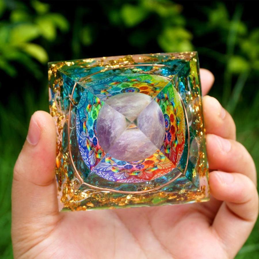 Pyramide Orgonite en Améthyste, Quart bleu, cuivre et feuilles d’or