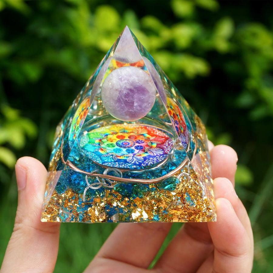 Pyramide Orgonite en Améthyste, Quartz bleu, cuivre et feuilles d’or