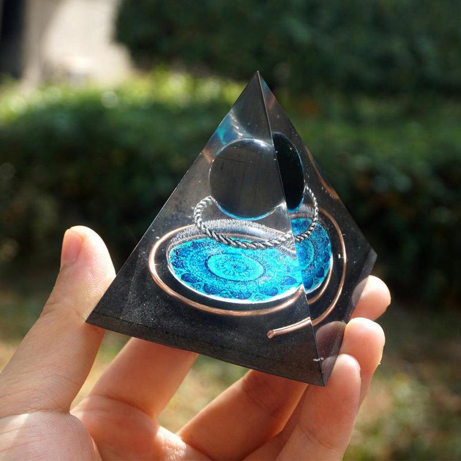 Pyramide Orgonite Obsidienne noire et cuivre