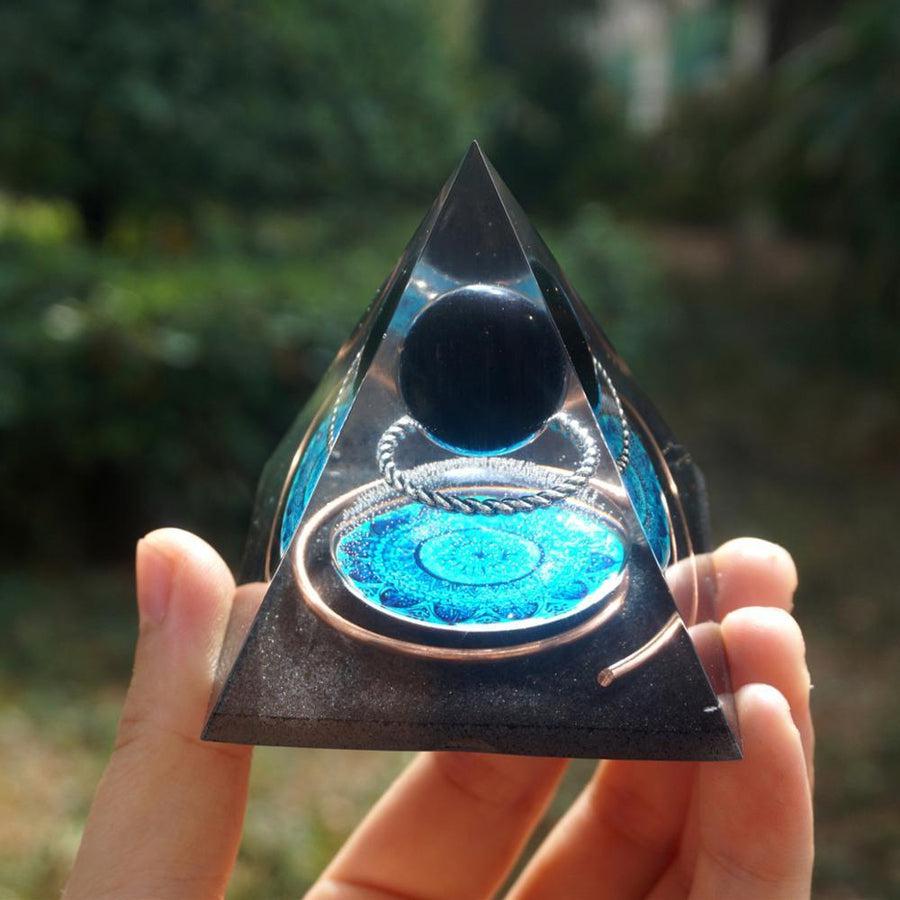 Pyramide Orgonite Obsidienne noire et cuivre