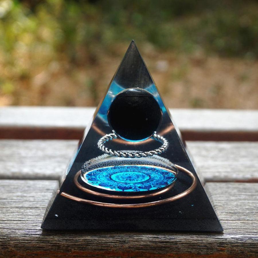 Pyramide Orgonite Obsidienne noire et cuivre