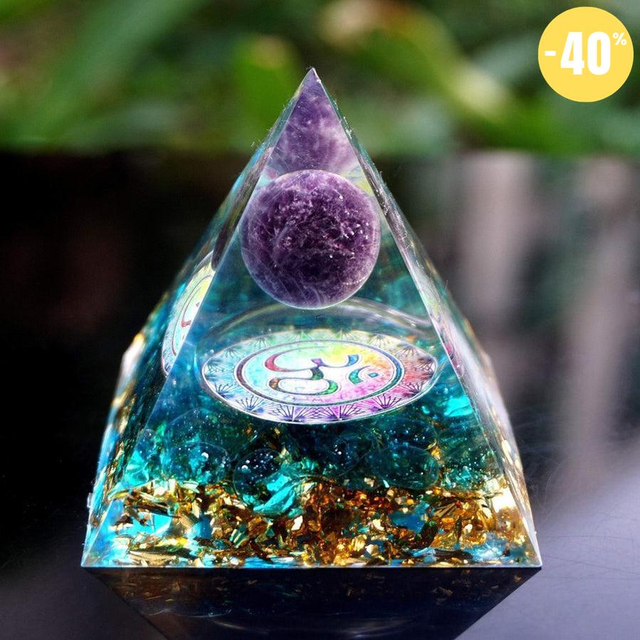 Pyramide Orgonite «Om», sphère Améthyste, Quartz bleu et feuilles d’or