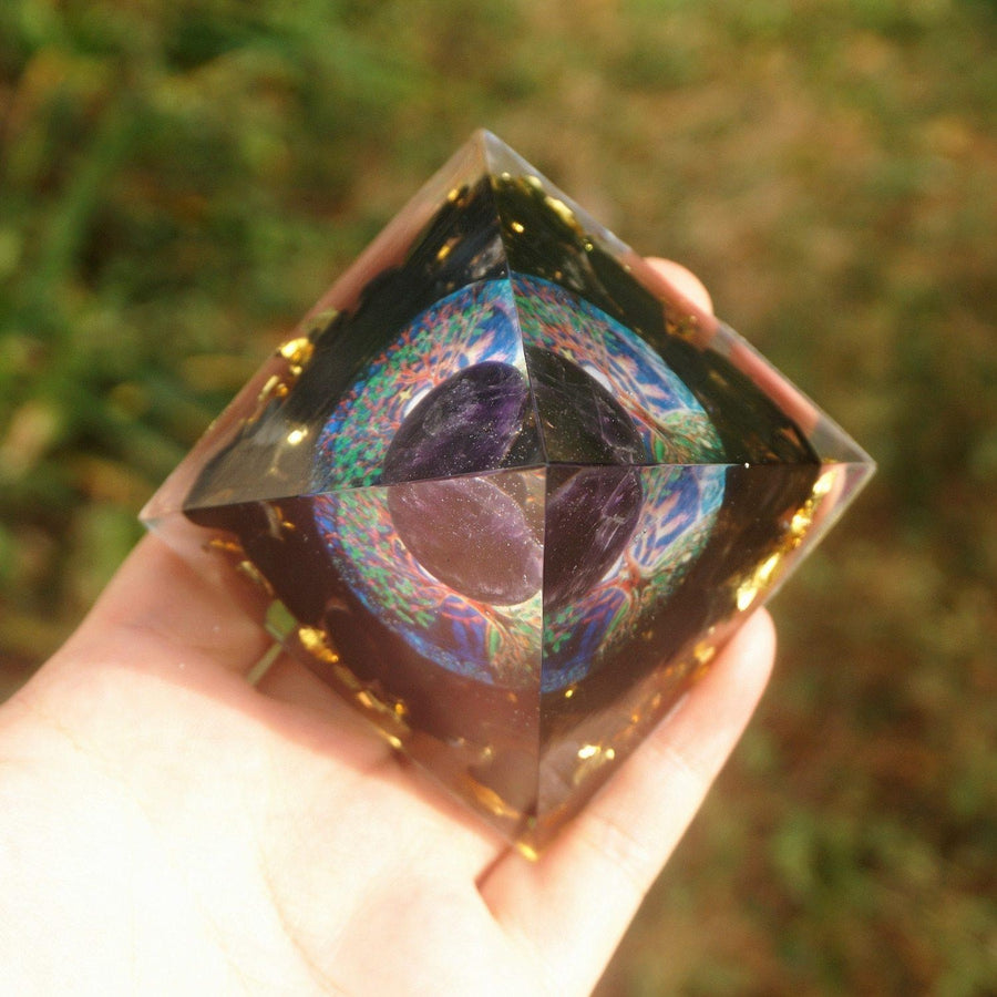 Pyramide Orgonite sphère Améthyste, Cristal et Obsidienne