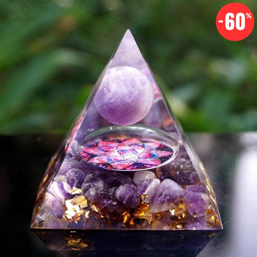 Pyramide Orgonite, sphère en Améthyste, feuilles d’or et fleur de lotus